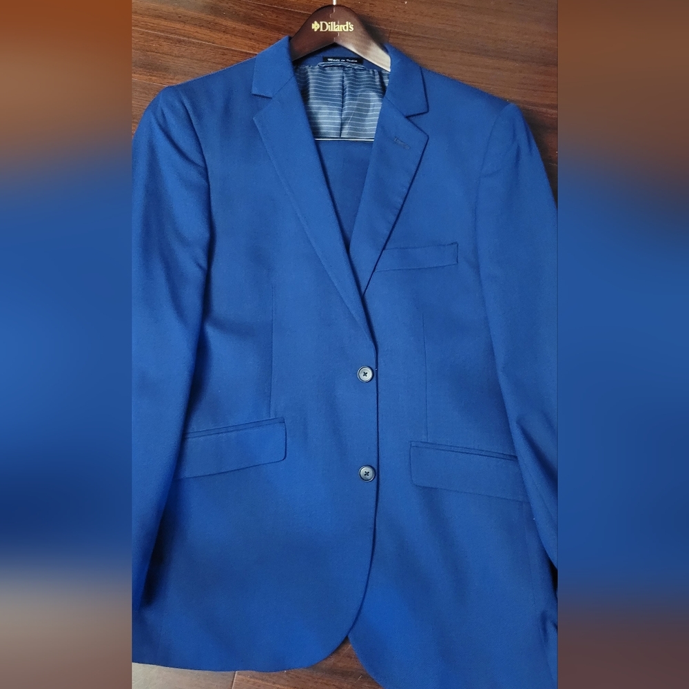 Men's Super Nice Suit...Dry Cleaned